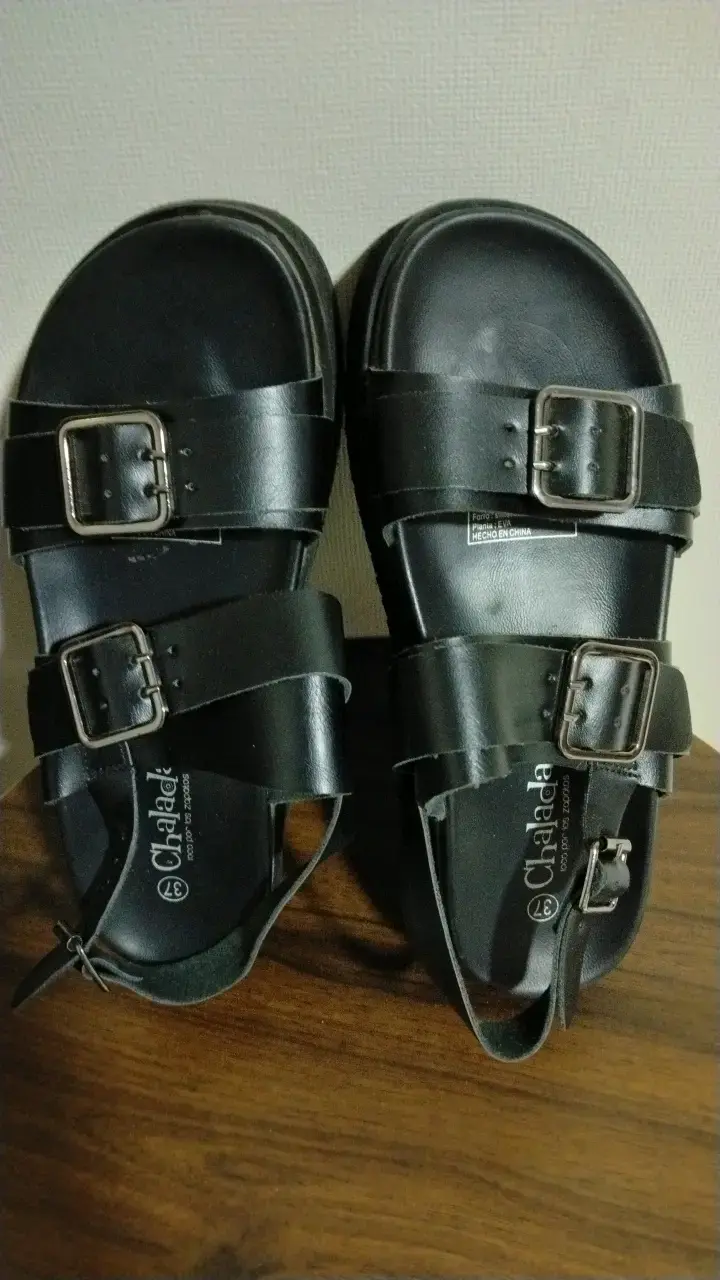 Sandalias negras de cuero con hebillas - 3