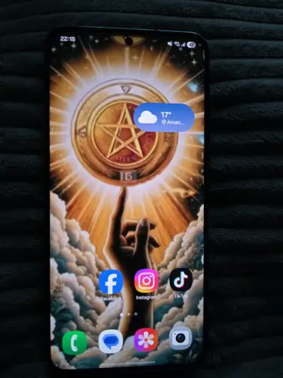 Smartphone Android con pantalla AMOLED - miniatura 1