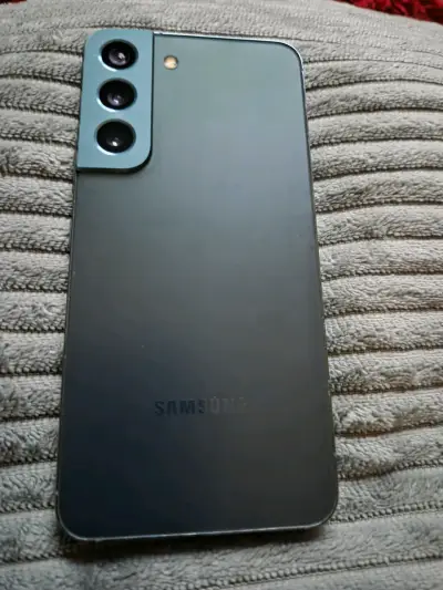 Smartphone Android con pantalla AMOLED - miniatura 2