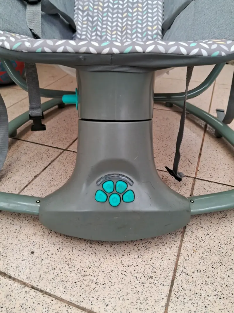 Silla mecedora para bebé gris y coche - 2