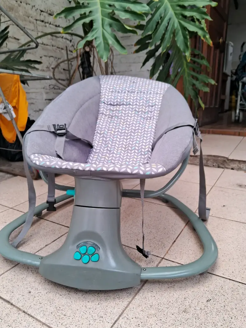 Silla mecedora para bebé gris y coche - 3