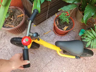 Bicicleta sin pedales Roda amarilla para niños - miniatura 4