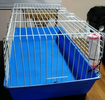 Jaula para mascotas con bebedero - miniatura 1