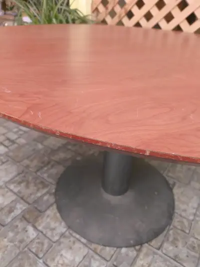 Mesa redonda de madera para oficina de reuniones - miniatura 4