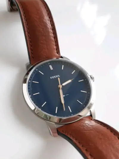Reloj Fossil con correa de cuero marrón - miniatura 3
