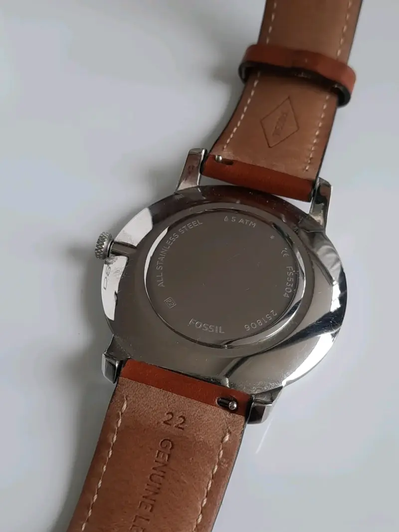 Reloj Fossil con correa de cuero marrón - 4