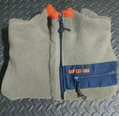 Chaqueta polar GAP verde con detalles naranjas - miniatura 1