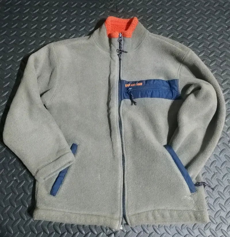 Chaqueta polar GAP verde con detalles naranjas - 2