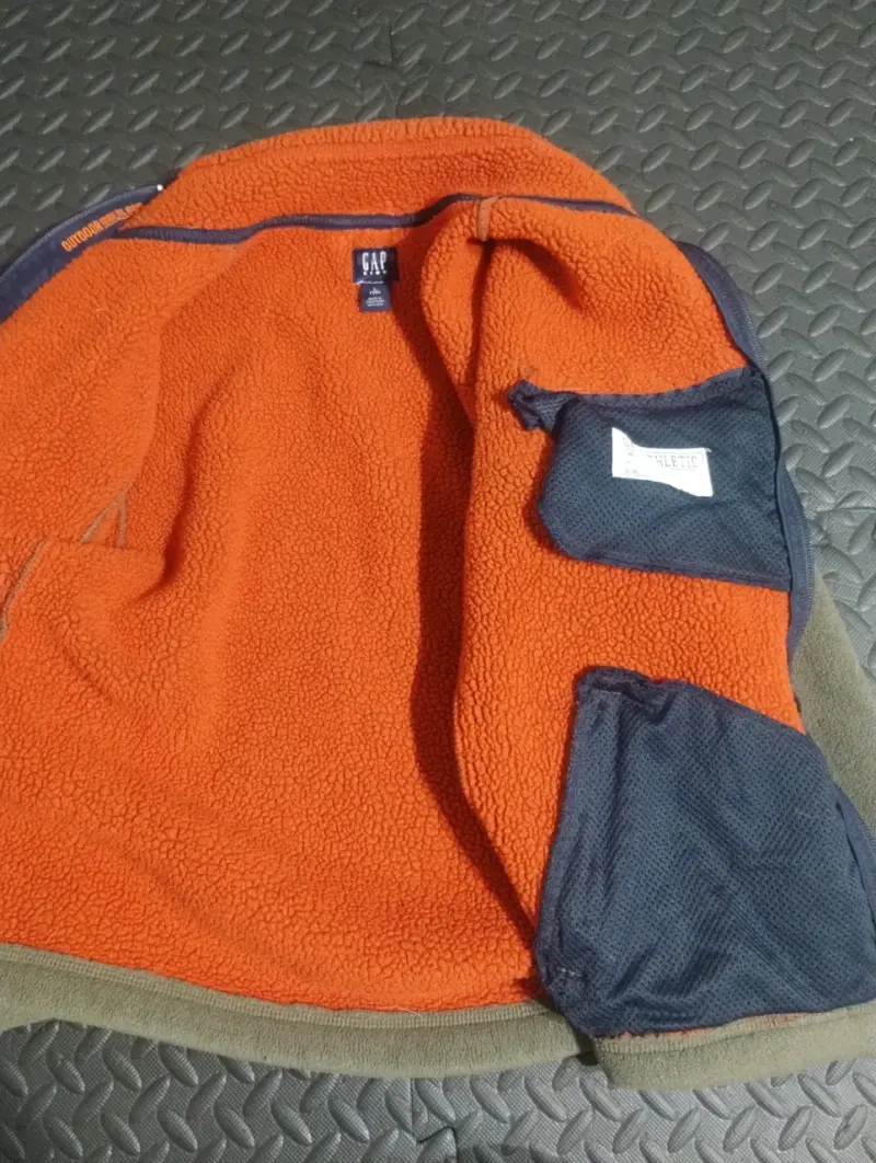 Chaqueta polar GAP verde con detalles naranjas - 4