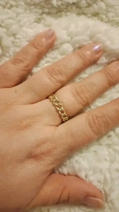 Anillo de cadena dorado elegante - miniatura 1