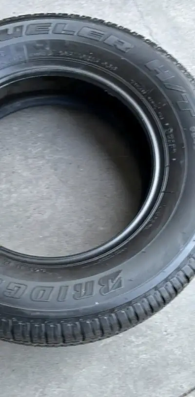 Neumático Bridgestone Dueler H/T usado - miniatura 1