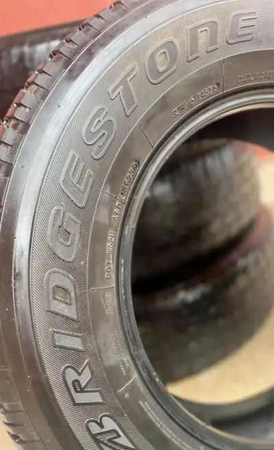 Neumático Bridgestone Dueler H/T usado - miniatura 2