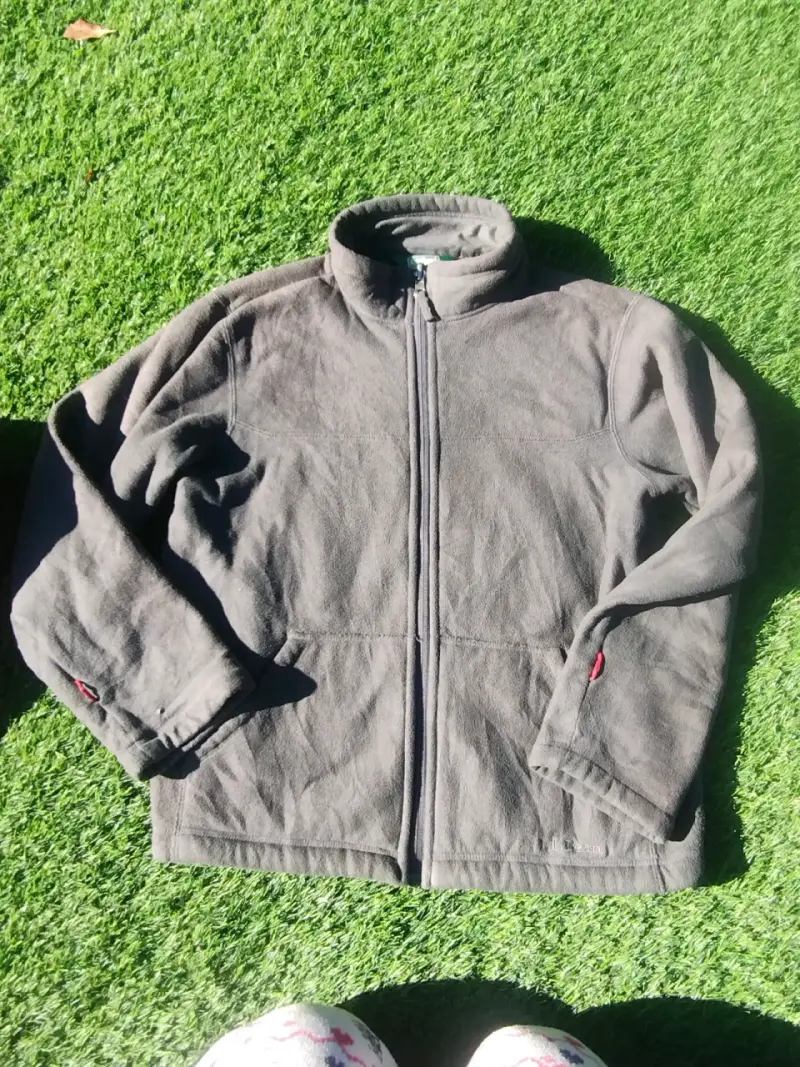Chaqueta roja impermeable y polar gris - 5