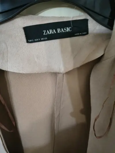 Abrigo Zara Basic beige con tachuelas - miniatura 3
