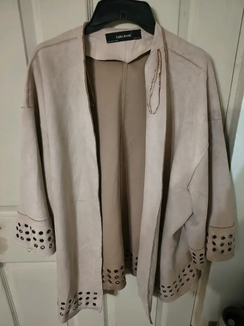 Abrigo Zara Basic beige con tachuelas - 4