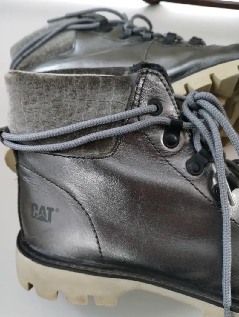 Botines mujer CAT  de cuero gris metalizado - 2