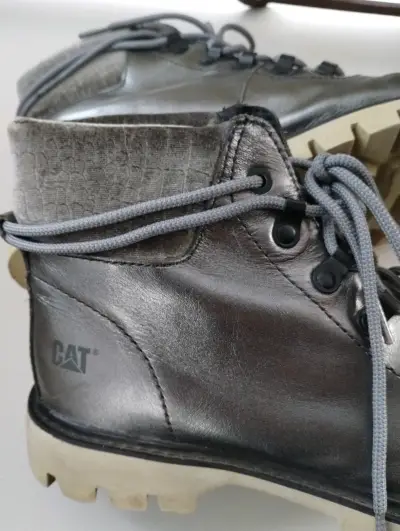 Botines mujer CAT  de cuero gris metalizado - miniatura 2