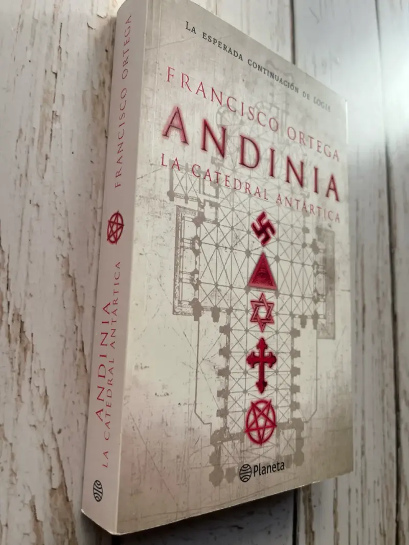 Andinia La Catedral Antártica /  Francisco Ortega - 2