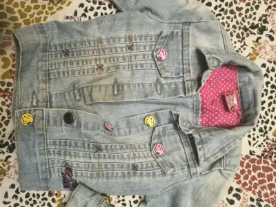 Chaqueta de mezclilla infantil con parches - miniatura 1