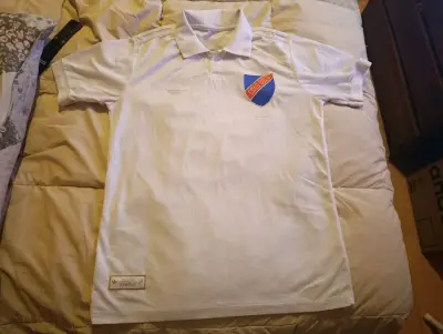 Polera polo blanca con escudo Cold Gosi - miniatura 1