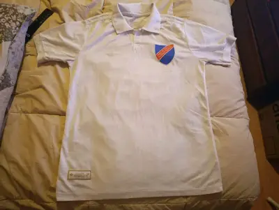 Polera polo blanca con escudo Cold Gosi - miniatura 2