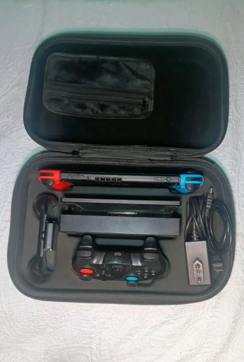 Consola Nintendo Switch con accesorios completos - 3