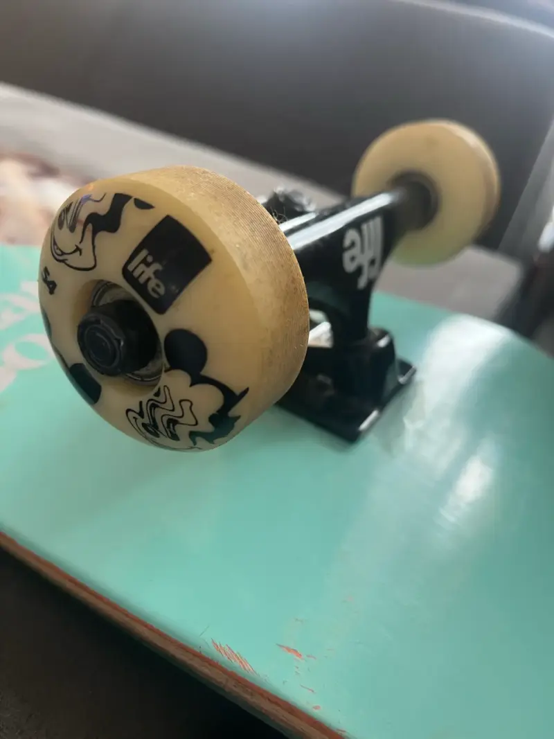 Skateboard con diseño de gatos y cohete - 3