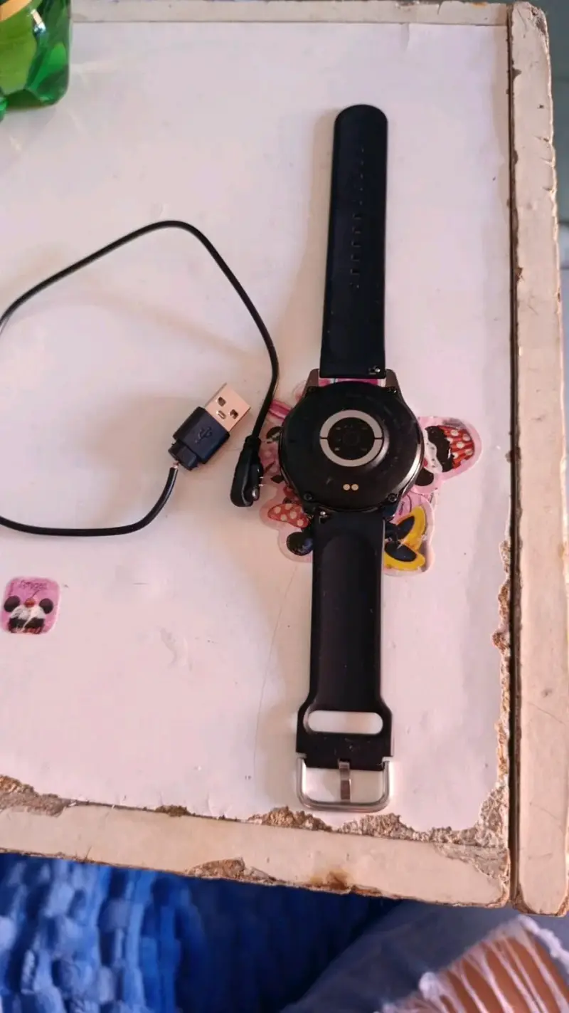 Reloj inteligente con correa negra - 3