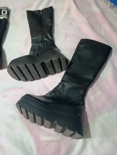 Botas negras con diseño tejido - miniatura 3