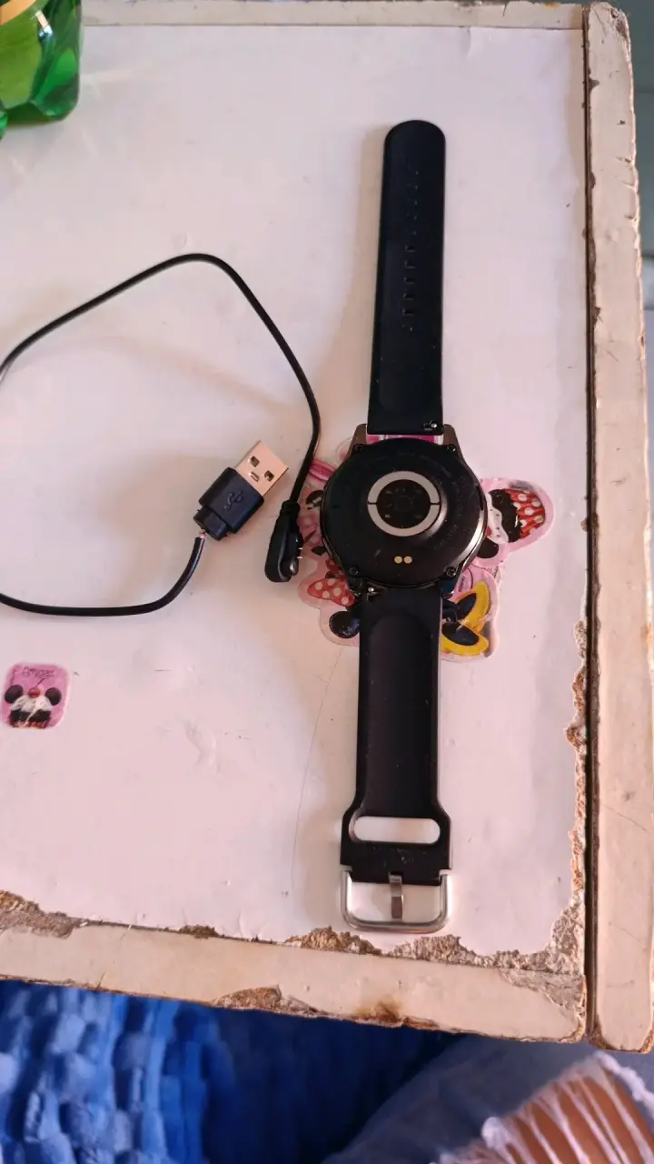 Reloj inteligente negro con correa ajustable - 3