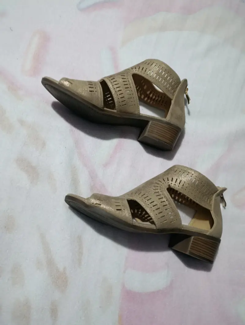 Sandalias abiertas de gamuza beige - 2