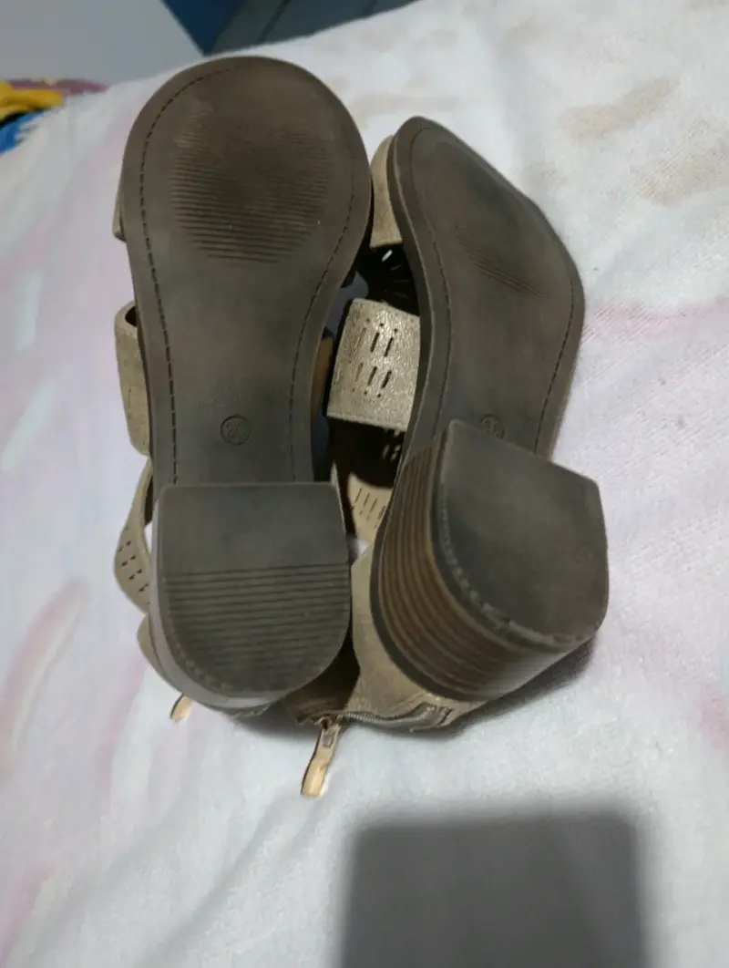 Sandalias abiertas de gamuza beige - 4