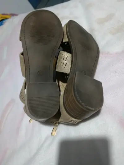 Sandalias abiertas de gamuza beige - miniatura 4