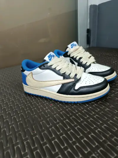 tenis Air Jordan 1 Low OG SP de Jordan x TravisSco - miniatura 1