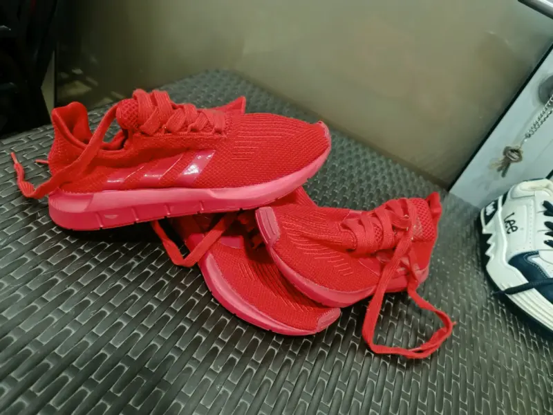 Zapatillas Adidas Swift Run 22 rojas 2 pares de za - 2
