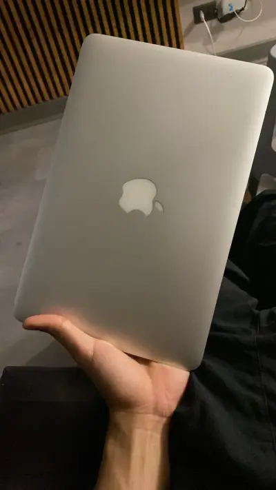 Laptop MacBook Air negociable - miniatura 4