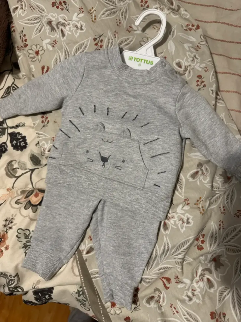 Conjunto carter’s bebé gris