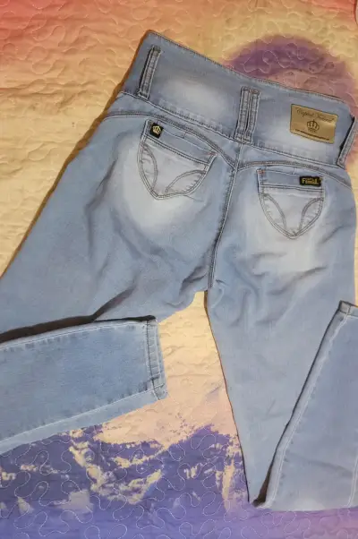 Jeans ajustados de tiro alto azul claro - miniatura 2