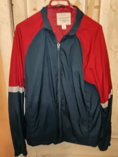 Chaqueta deportiva azul y roja - miniatura 1