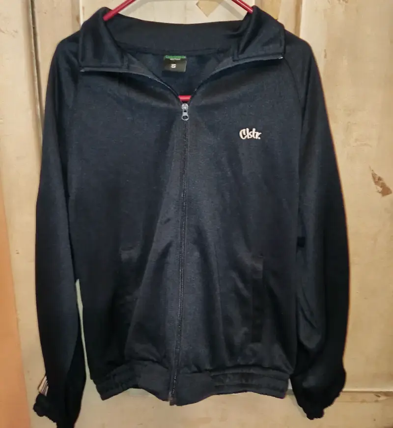 Chaqueta deportiva azul y roja - 4