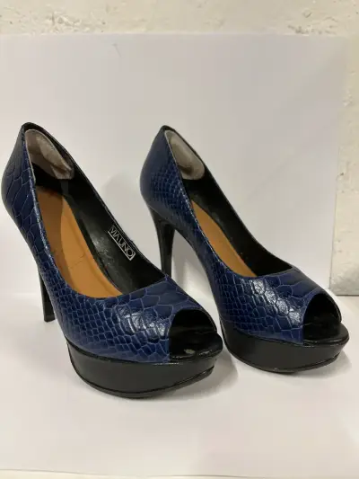 Tacones altos azules de piel TALLA 35 - miniatura 1