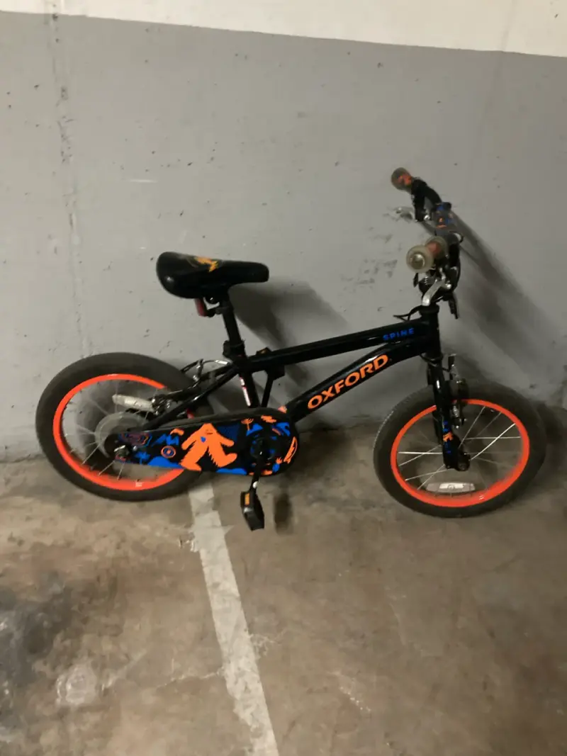 Bicicleta infantil aro 16 con diseño deportivo - 2
