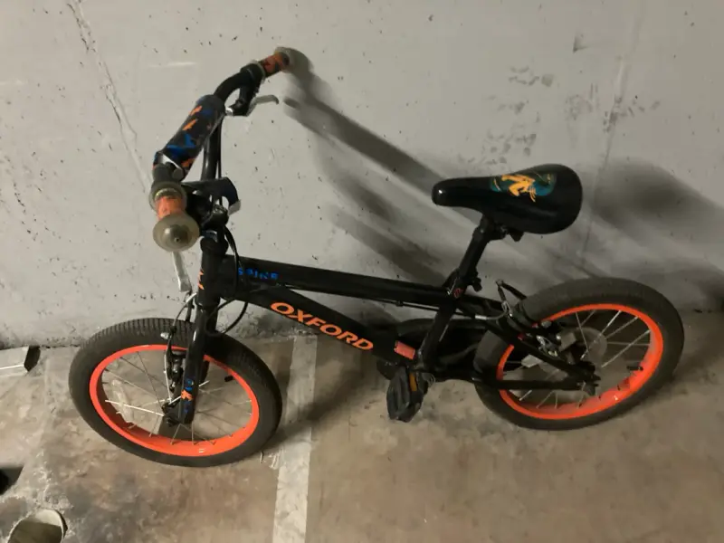 Bicicleta infantil aro 16 con diseño deportivo - 4