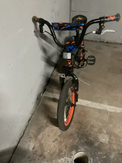 Bicicleta infantil aro 16 con diseño deportivo - miniatura 5