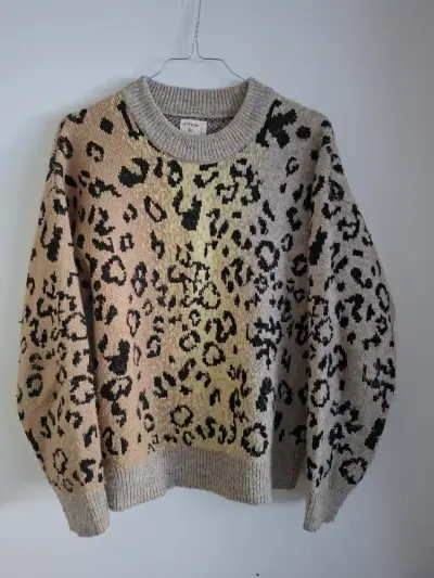 Suéter animal print beige y negro - miniatura 1