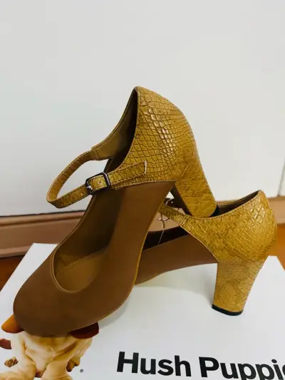 Zapatos de tacón marrón con textura reptil - miniatura 4
