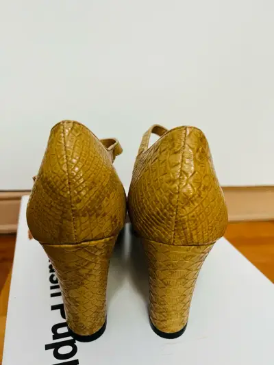 Zapatos de tacón marrón con textura reptil - miniatura 5