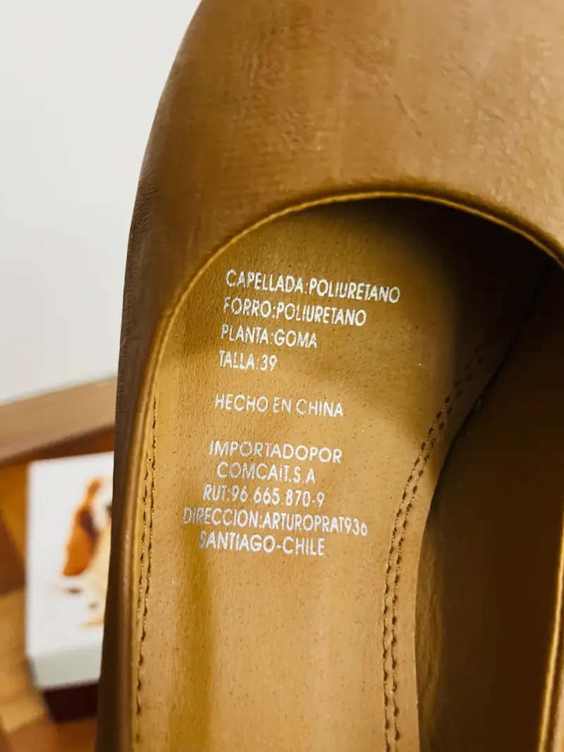 Zapatos de tacón marrón con textura reptil - 6