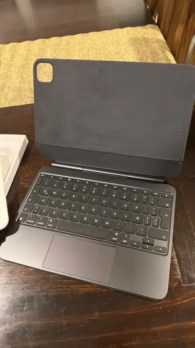Teclado Magic Keyboard para iPad Pro 11 M4 - miniatura 3