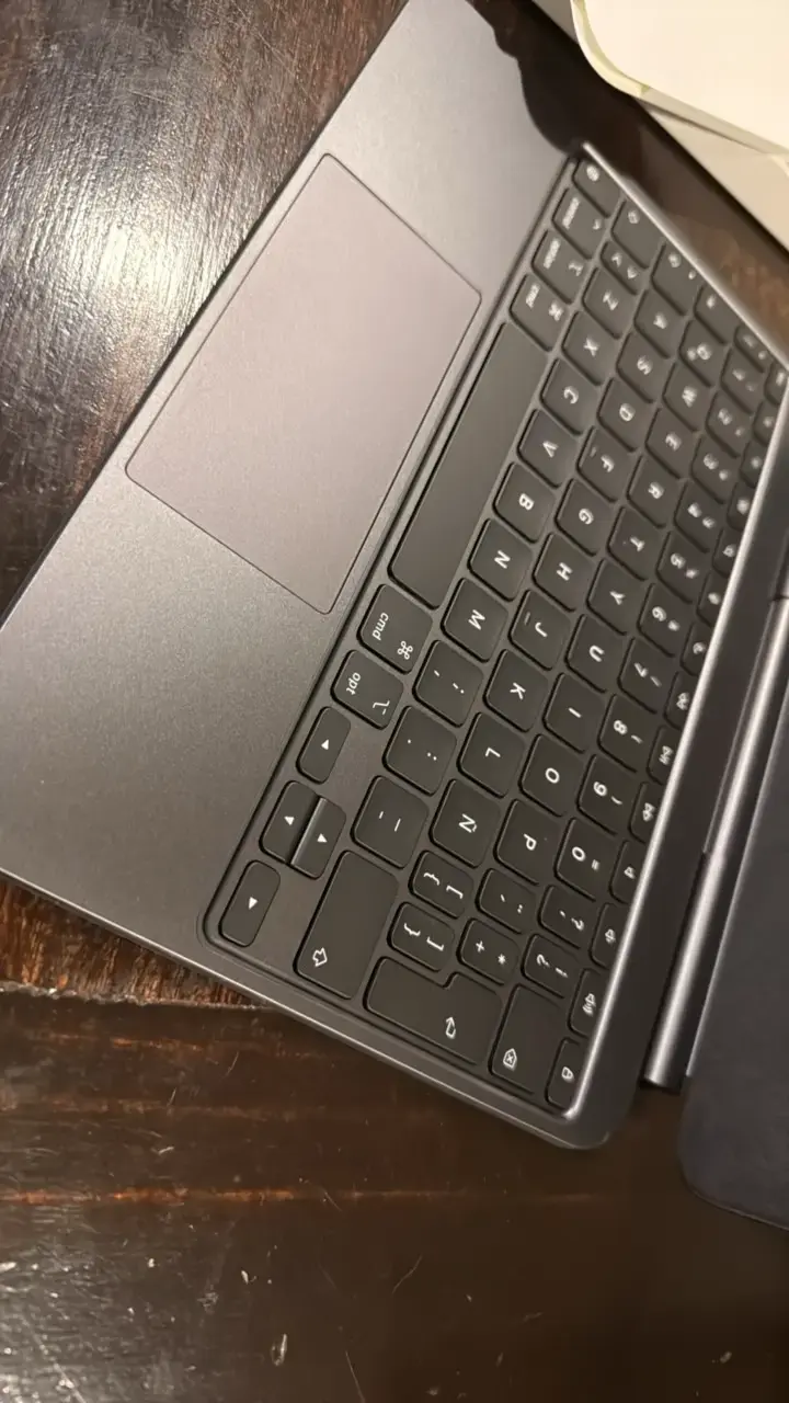 Teclado Magic Keyboard para iPad Pro 11 M4 - 4